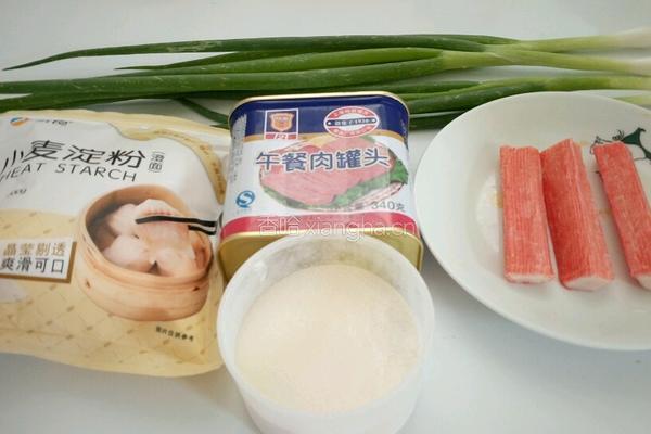 午餐肉蟹棒葱花煎饼的做法图解1