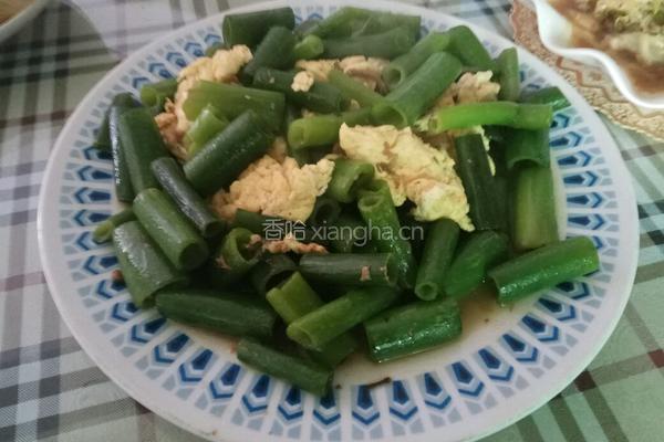 老屋私房菜 洋葱管炒鸡蛋的做法图解3