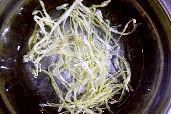 小鱼丝通心粉的做法图解3