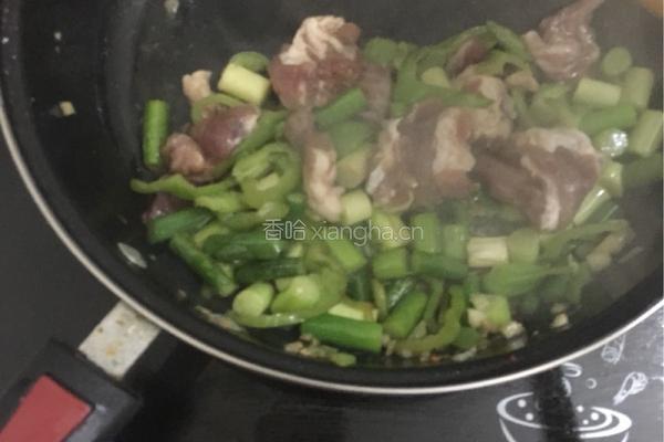 蒜苔肉片的做法图解9