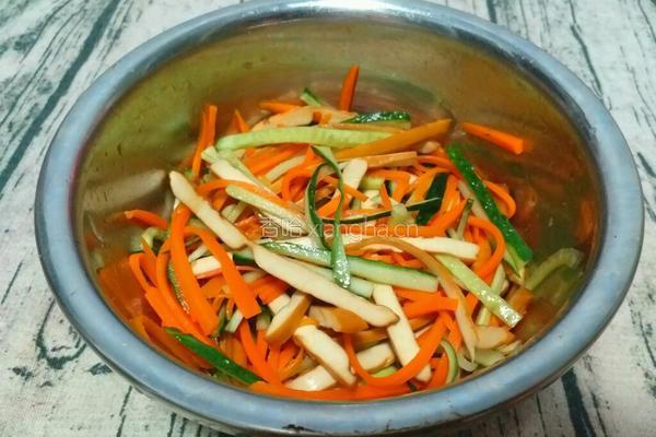 凉拌黄瓜豆干的做法图解7