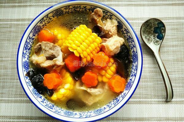 胡萝卜玉米大骨汤的做法图解6