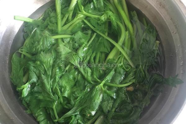 芹菜炒肉丝的做法图解3