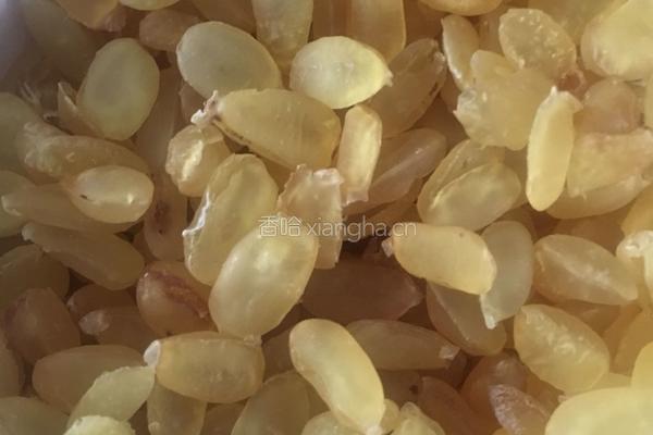 玫瑰花系列皂角米桃胶莲子银耳汤的做法图解2