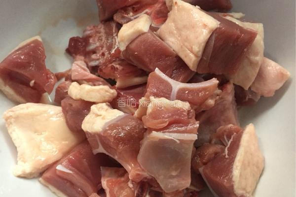 鸭肉炖土豆大白菜的做法图解1