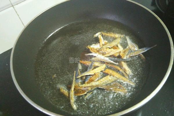 咸鱼炒茄子的做法图解5
