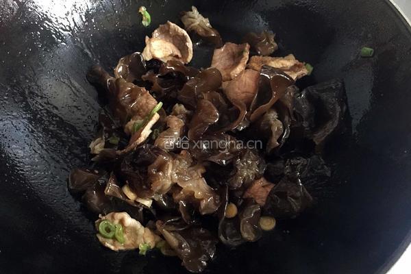 木耳炒肉的做法图解4