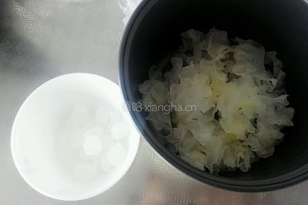 酸奶银耳羹的做法图解2
