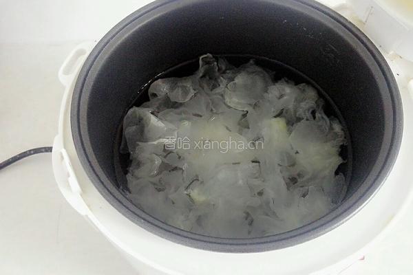 酸奶银耳羹的做法图解4
