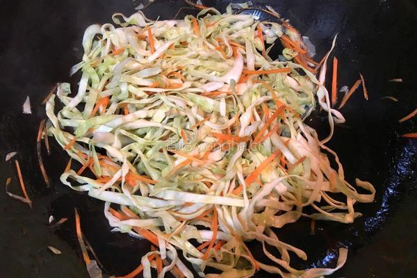 黑芝麻包菜丝的做法图解4