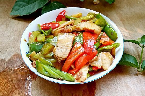 双椒夺魁(辣椒回锅肉)的做法图解15
