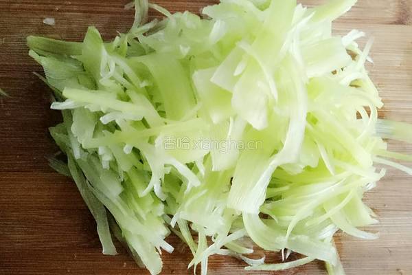 凉拌莴笋的做法图解4
