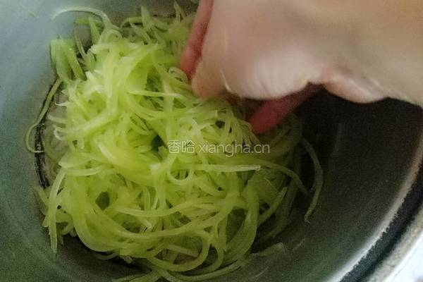 凉拌莴笋的做法图解5