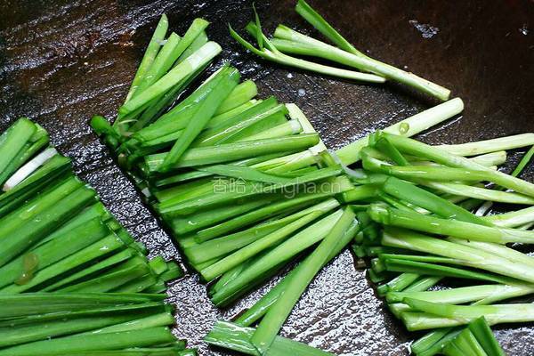 豆芽炒韭菜的做法图解2