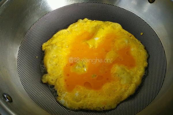 蚕豆瓣炒鸡蛋的做法图解2