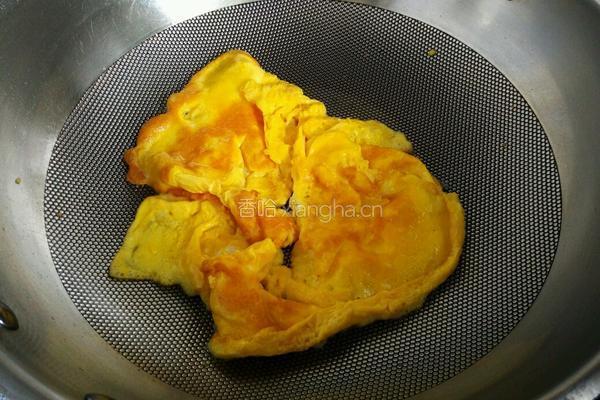 蚕豆瓣炒鸡蛋的做法图解3