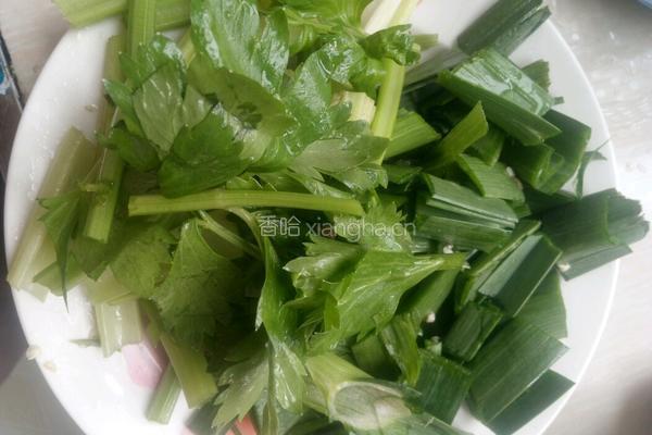 辣椒炒腊鸭心的做法图解3