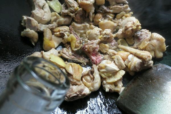 茶树菇煲土鸡的做法图解5
