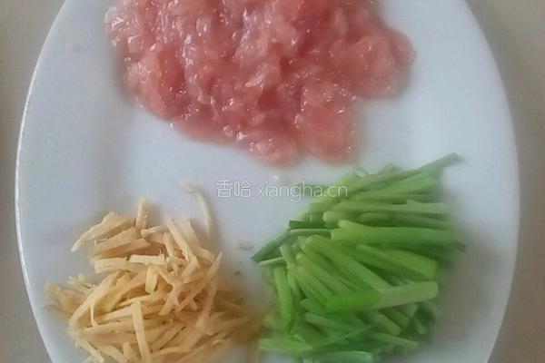 韭菜苔肉丝的做法图解2