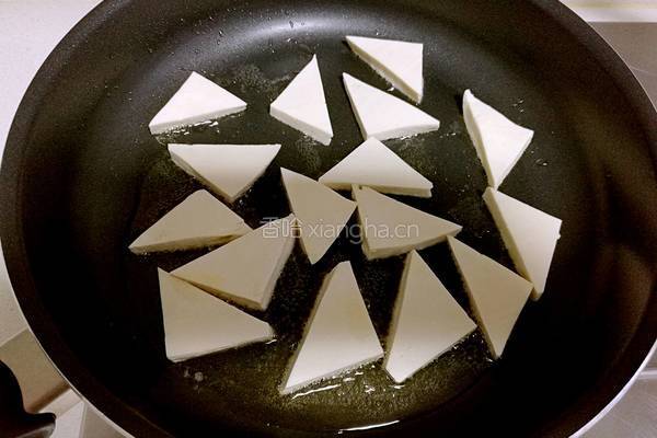 外酥里嫩的煎豆腐的做法图解4