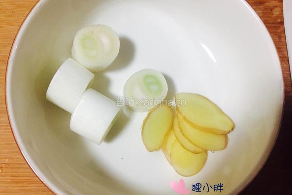 胡萝卜玉米骨头汤的做法图解5