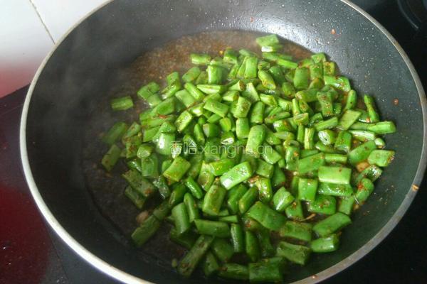 辣炒四季豆的做法图解6