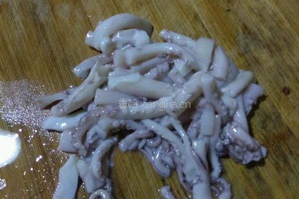 爆椒鱿鱼丝的做法图解2