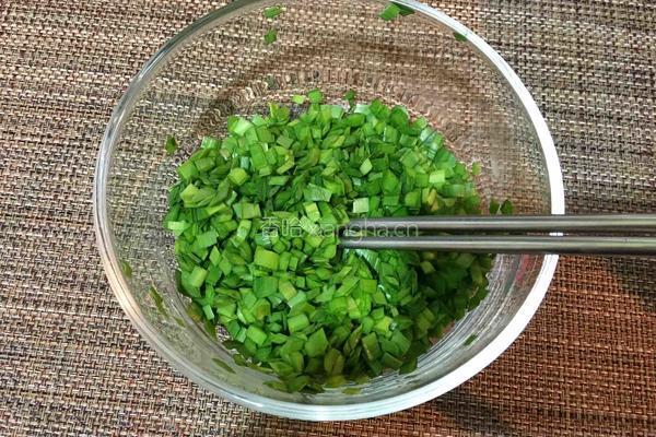 韭菜煎鸡蛋的做法图解1