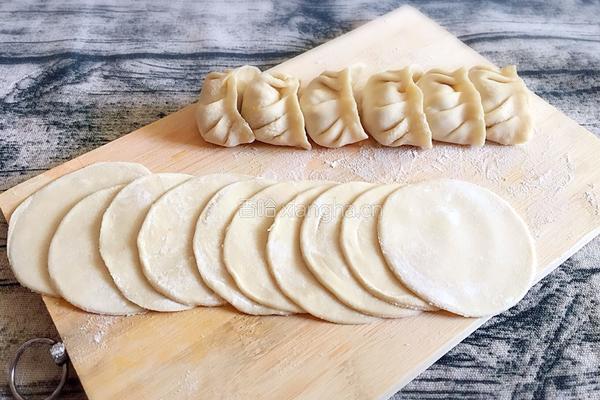 饺子皮的做法图解8