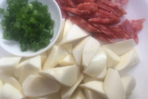 茭白炒腊肠的做法图解2