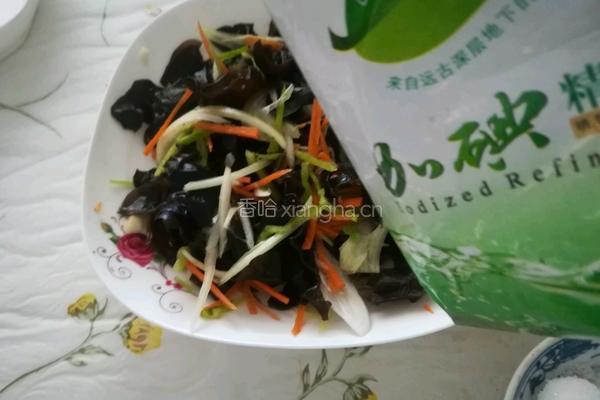 洋葱拌木耳的做法图解10