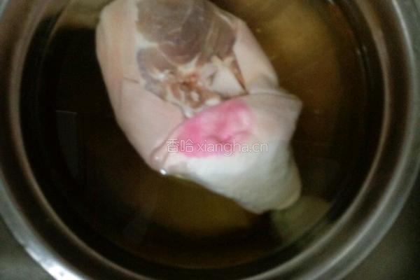 卤蹄髈的做法图解2