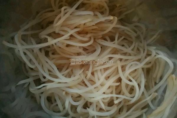 疙瘩丝炒肉丝的做法图解2