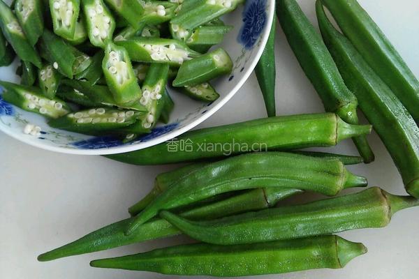 秋葵炒鸡蛋的做法图解2