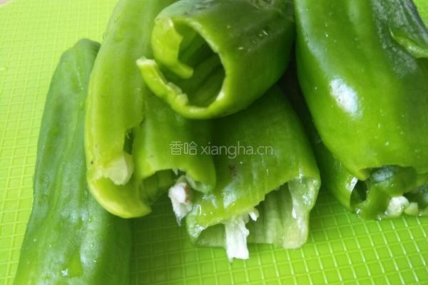 青椒灌肉的做法图解1
