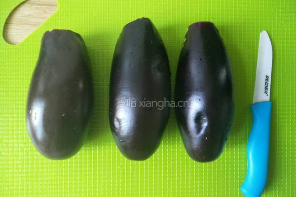 浇汁灯笼茄子的做法图解1