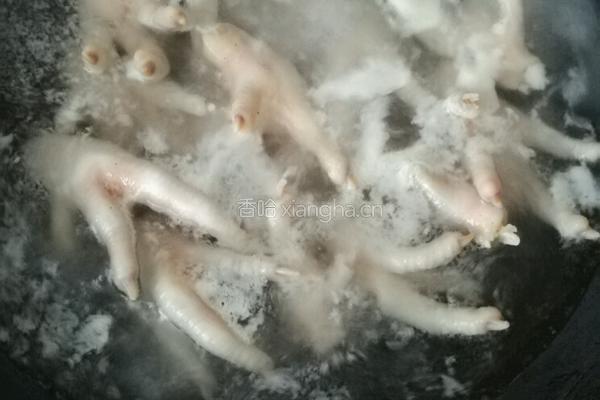 吮指鸡爪的做法图解1
