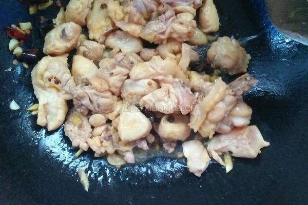 香菇闷鸡肉的做法图解3