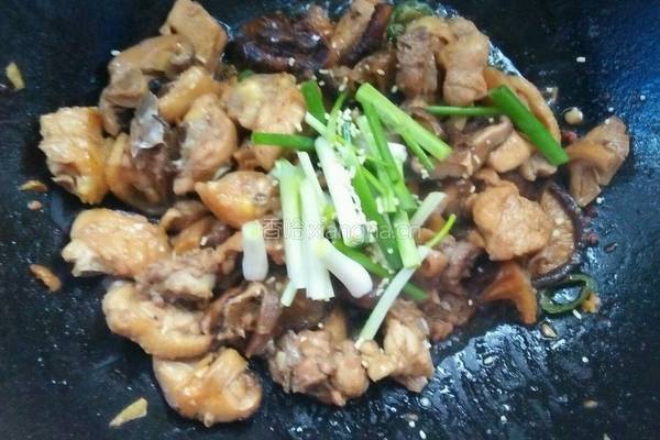 香菇闷鸡肉的做法图解6