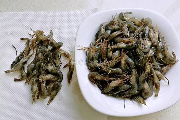 油爆小河虾的做法图解2