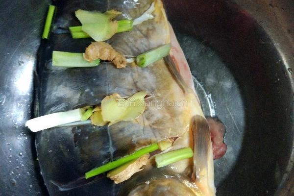 清蒸裸斑的做法图解2
