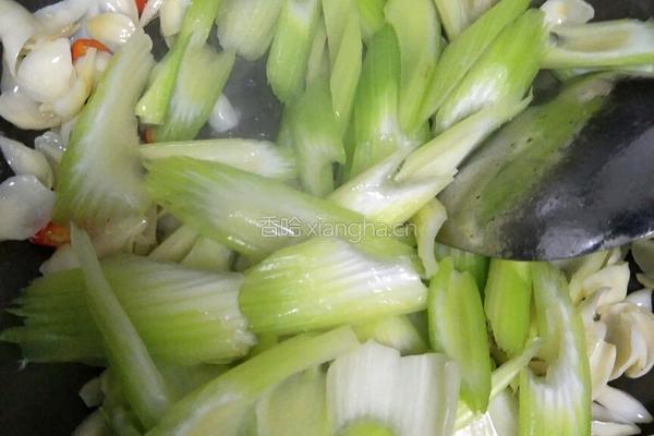 西芹炒百合的做法图解7