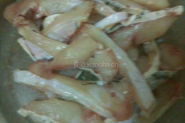 酥香炸鱼的做法图解1