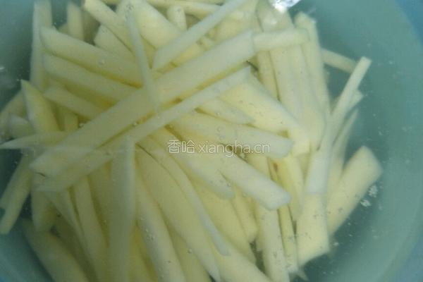 青椒土豆的做法图解1