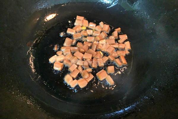 火腿肠蔬菜丁的做法图解3