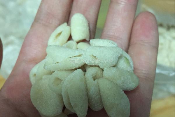 西红柿蛋烩猫耳朵的做法图解2