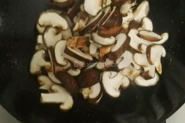 香菇鸡肉片的做法图解5