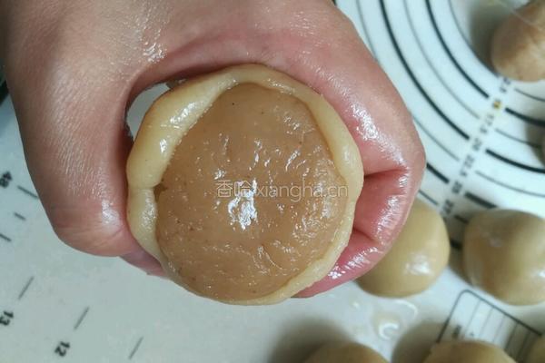 广式蛋黄月饼的做法图解10