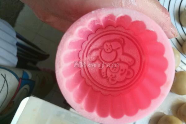 广式蛋黄月饼的做法图解13