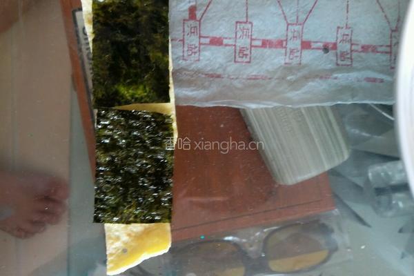 咸鸭蛋黄瓜寿司的做法图解2